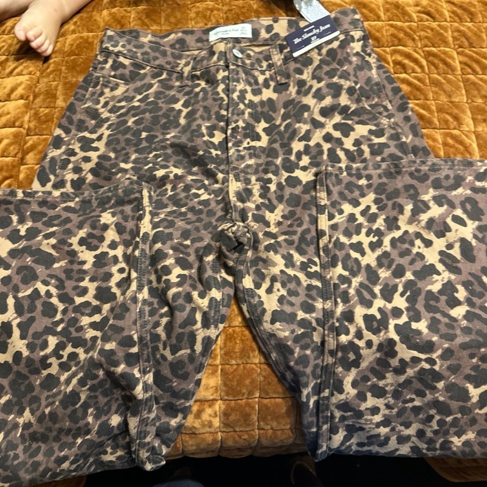 Abercrombie & Fitch Brown curve love Leopard Print Pants